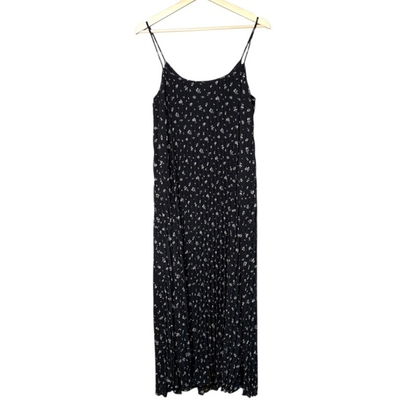 H&M Easy Care Poly Fully Lined & Pleated Throughout Maxi Dress Spaghetti Straps - Picture 4 of 10